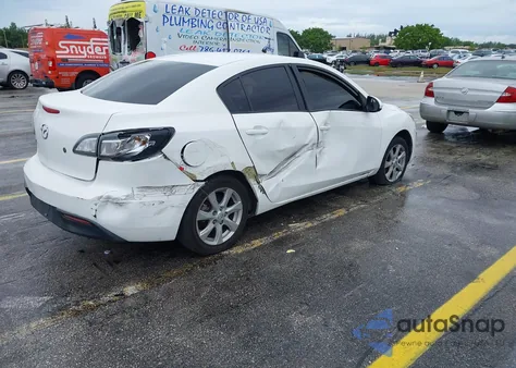 2011 Mazda Mazda3 I Touring из США, поврежденный, VIN JM1BL1VG5B1464538